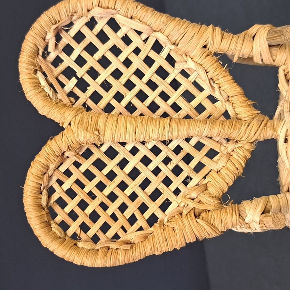 Vintage wicker heart-shaped back doll/bear  armchair - Picture 3 of 7